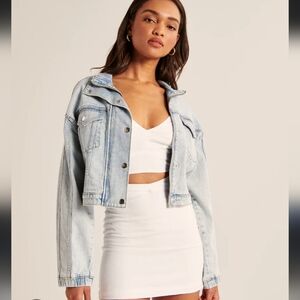 Abercrombie And Fitch Light Wash Drapey Mockneck Denim Jacket - Size S